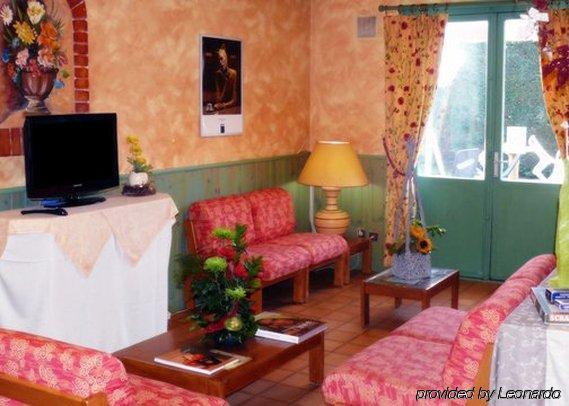 Contact Hotel Restaurant La Chaumiere Entre Orgeval Et Flins A13 Sortie 8 Les Mureaux Pokoj fotografie