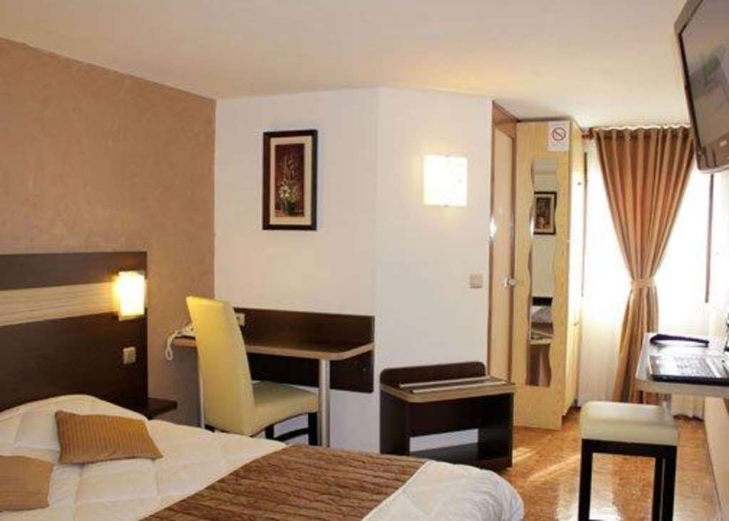 Contact Hotel Restaurant La Chaumiere Entre Orgeval Et Flins A13 Sortie 8 Les Mureaux Pokoj fotografie