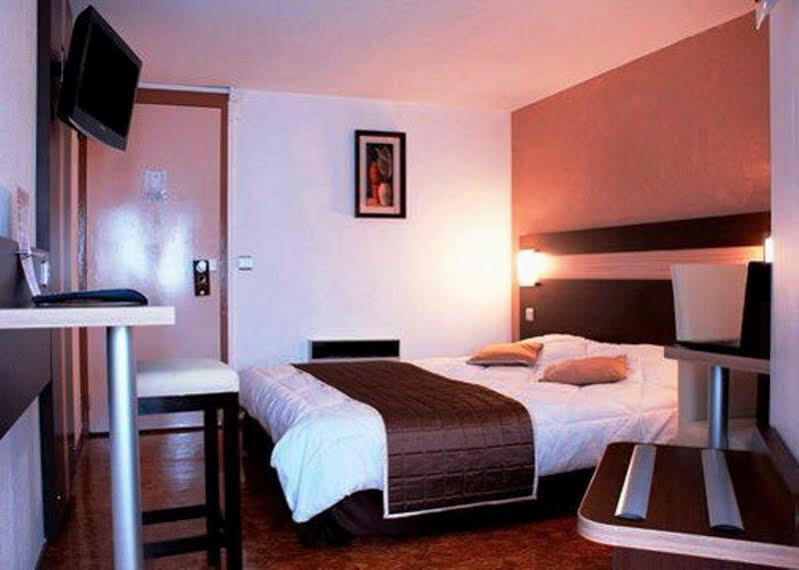 Contact Hotel Restaurant La Chaumiere Entre Orgeval Et Flins A13 Sortie 8 Les Mureaux Exteriér fotografie